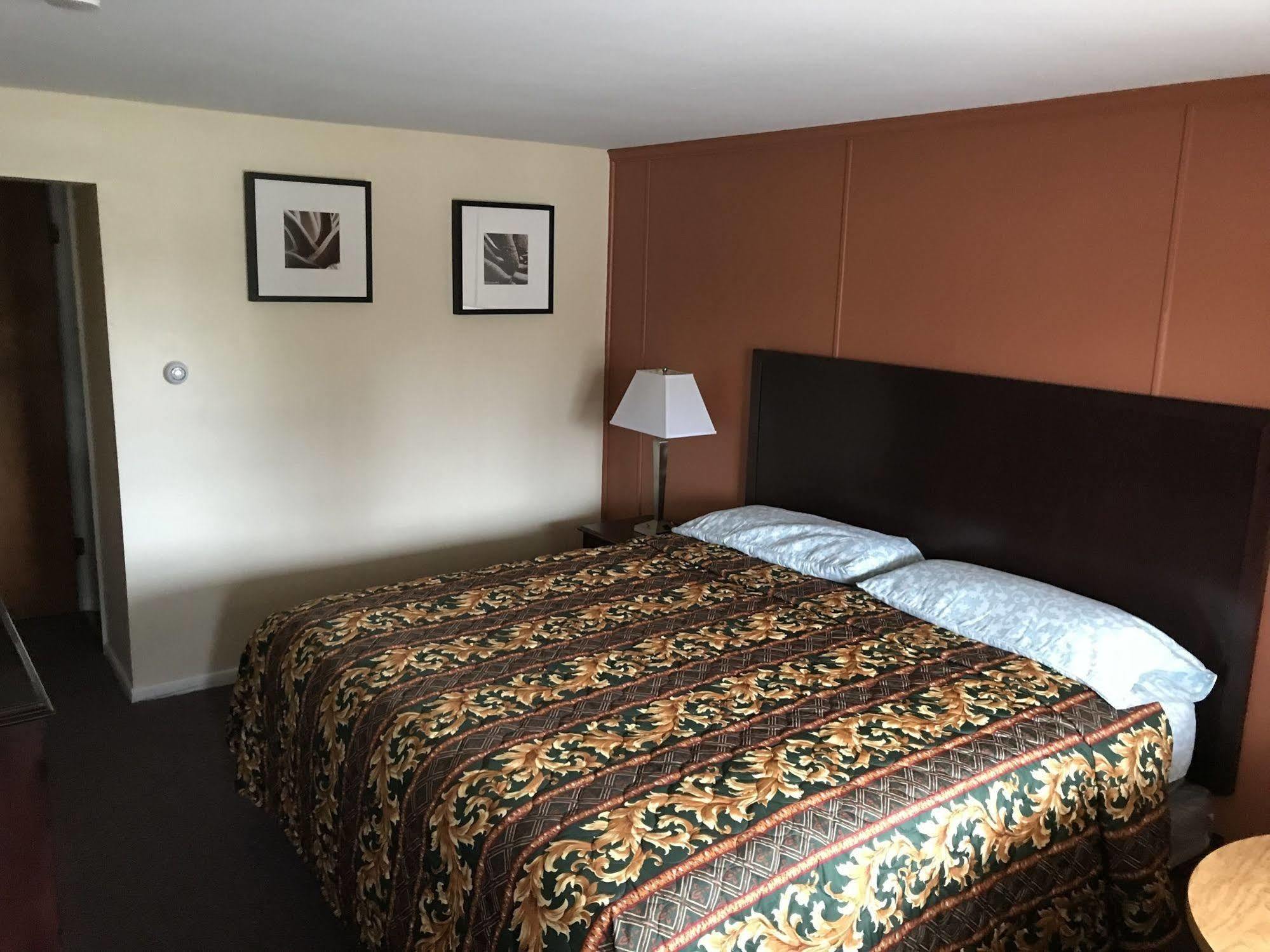 Angola Motel Angola-on-the-Lake